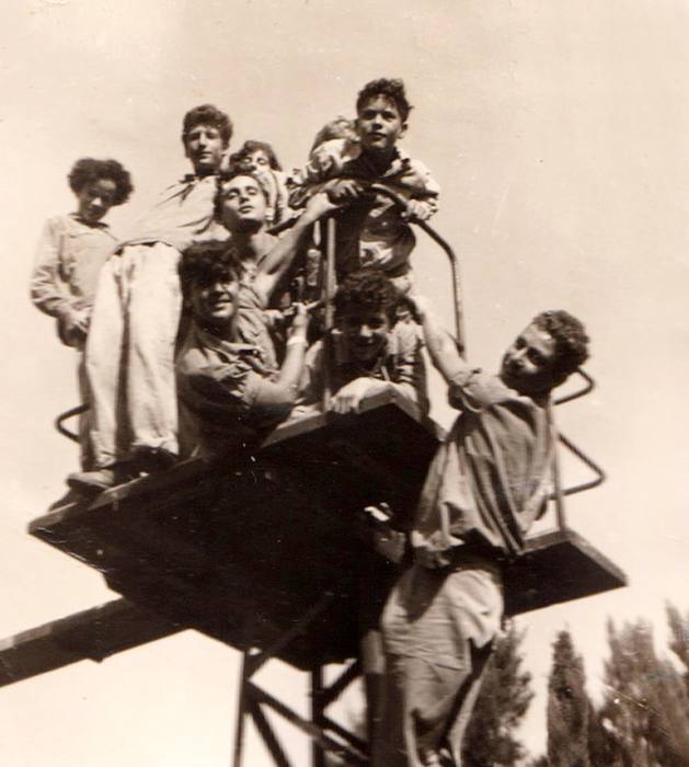 בבריכה